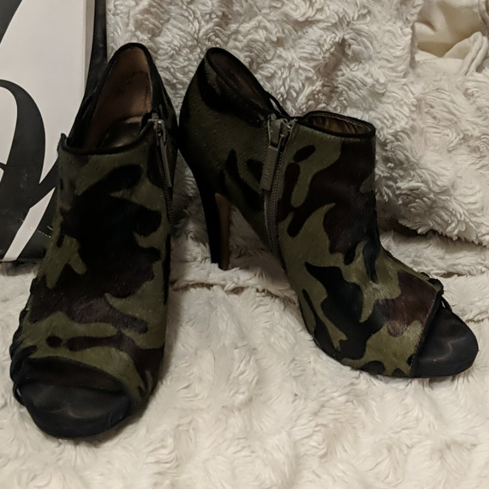 Nine West Camo Heel